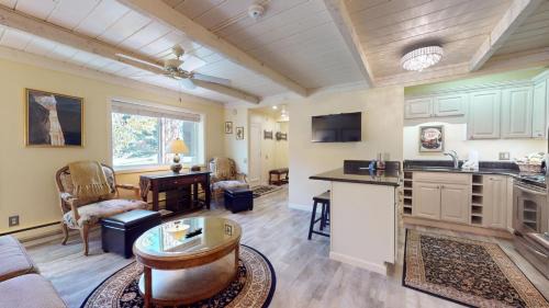 Elkhorn House | Atelier Condo 1094