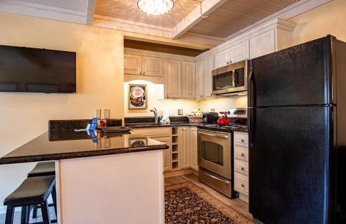 Elkhorn House | Atelier Condo 1094