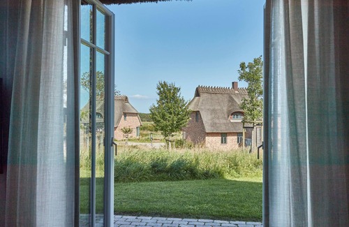 Nieby House | Atelierhaus Sandbank- Unter Reet für bis zu 8 Personen mit Ruhigem Birkblick