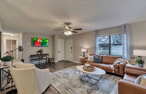 Acworth House | ATH - Sleeps 6 - 3 Beds - Pet friendly - Dustin