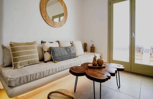 Pyrgos Apartment | Athelia Villa with private jacuzzi, in fabulous Pyrgos Kallistis