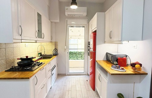 Petralona Apartment | Athenian Petralona Suite