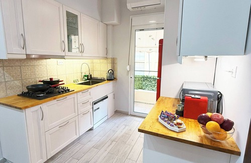 Petralona Apartment | Athenian Petralona Suite