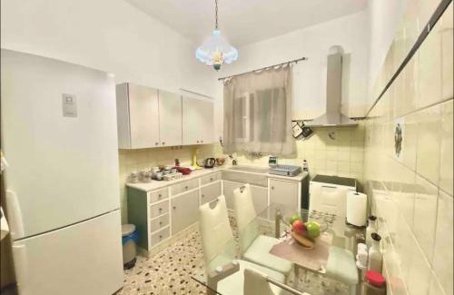 Kinosargous Apartment | Athens Apartment III