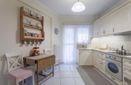 Athens Apartment | Athens cozy Gem 2BR Balcony Apartment-10 min to Acropolis by subway