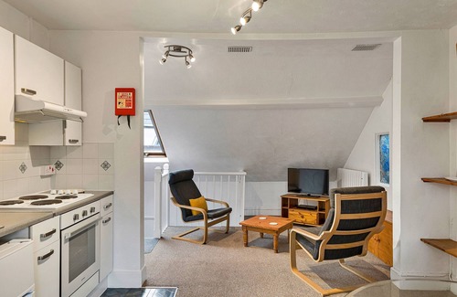 Roundham Apartment | Atherfield Apartments No. 8 - Roof Tops