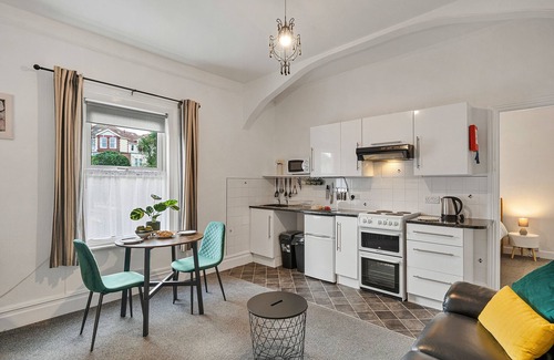 Roundham Apartment | Atherfield Apartments No. 6 - Tree Tops