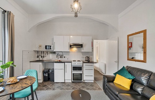 Roundham Apartment | Atherfield Apartments No. 6 - Tree Tops