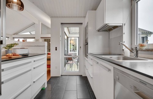 Lyngsbæk Strand House | "Athisl" - 800m from the sea by Interhome