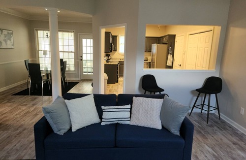 Jonesboro House | Atlanta Cozy Home Away From Home!