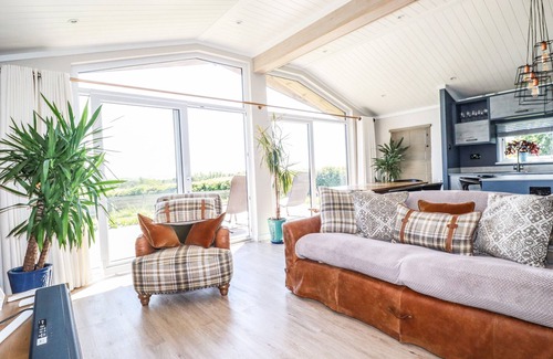 Bude Cottage | ATLANTIC LODGE, family friendly, with a garden in Bude