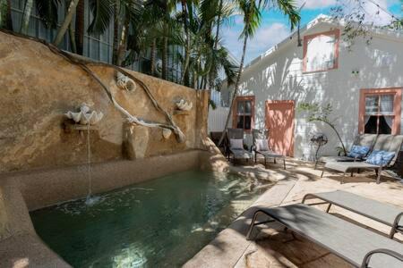 Historic Seaport Apartment | Atocha Cottage by Brightwild