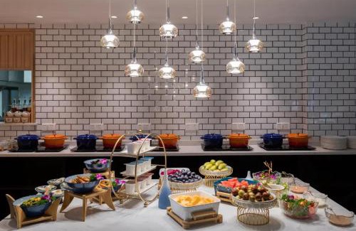 Longhua District Hotel | Atour X Hotel Shenzhen Longhua Dalang Commercial Center