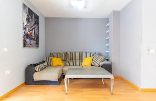 Almeria Apartment | ATP La Goleta a 5 minutos de la Playa, Piscina, Frente a Recinto Ferial y Parking Privado Gratis!