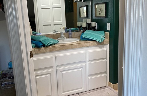 Newhall House | Attached guest suite in beautiful quiet neighborhood