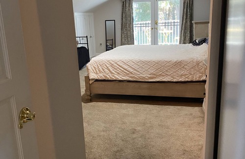 Newhall House | Attached guest suite in beautiful quiet neighborhood