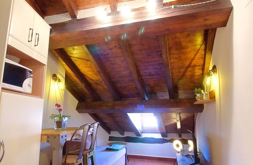 Old Town Apartment | Attic with sloping ceilings, with charm, fully equipped, in the heart of the old town