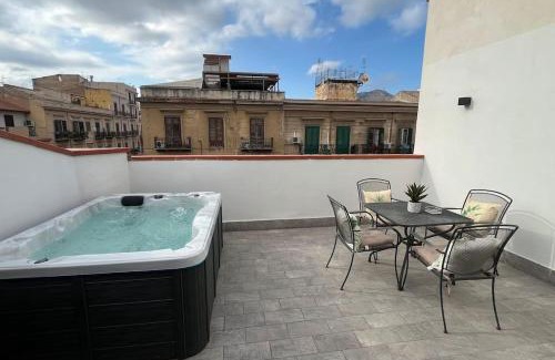 Borgo Vecchio Apartment | Attico jacuzzi Politeama Palermo