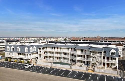 Avalon Condo | Attractive, air-conditioned Merrimack Condominium offering beachblock location