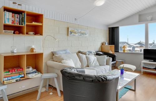 Bjert House | Attractive cottage with beautiful winter garden and sea view near the beach.