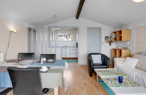 Bjert House | Attractive cottage with beautiful winter garden and sea view near the beach.