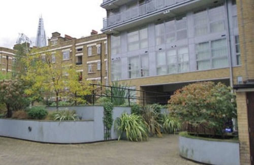 Cathedrals Apartment | Attractive Quiet Flat in popular London Bridge neighbourhood