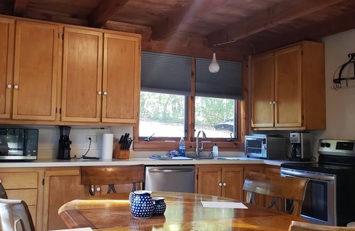 Putney House | Attractive Saltbox in the Woods