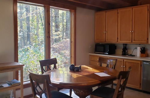 Putney House | Attractive Saltbox in the Woods