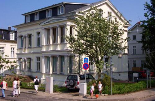Seebad Heringsdorf House | attraktive Fewo: 100 m zum Strand, WLAN, Fahrräder
