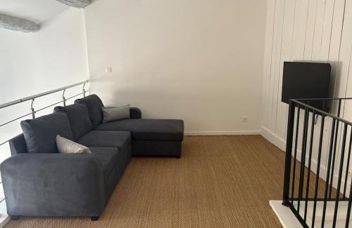 Salles-sous-Bois House | Atypical house with terrace