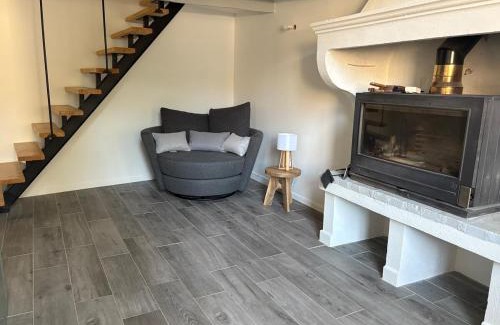 Salles-sous-Bois House | Atypical house with terrace