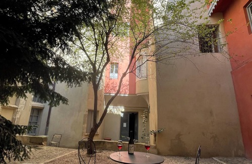Beziers City Centre Apartment | Atypical loft/Air-conditioned/Hyper center - quiet/Small terrace.