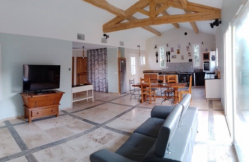 La Roque-sur-Pernes Villa | Au pénéquet air-conditioned single-storey house in the heart of nature