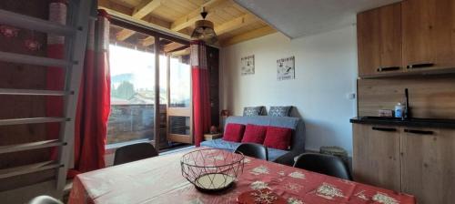 Le Praz de Lys Apartment | Au pied des pistes - 3 chambres - Vue montagne - Cosy et confort