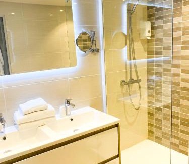Tourrettes Hotel | Auberge Des Pins