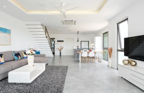 Chaweng City Center Villa | AUGUST POOL VILLA