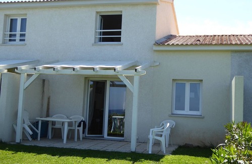Prunete Villa | Aulyna residence, sea view, beachfront, with swimming pool and air conditioning.