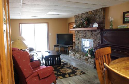 Fairfield Bay House | Aunt Pattie's Lake House