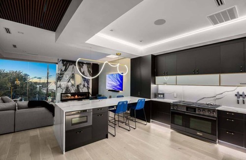 Galindo House | Austin's Skyline Lux. Private Pool & Rooftop Deck