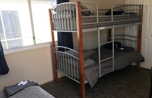 Winton Hotel | Australian Hotel Winton Cabins