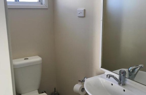 Winton Hotel | Australian Hotel Winton Cabins