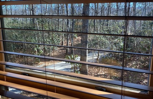 Hendersonville Cabin | Authentic 1850’s Settlers cabin High Speed Internet