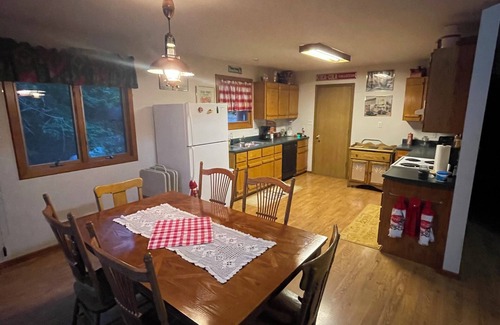 Bourbon Cabin | Authentic Cedar Cabin-Dogwood Cabin-with Pool near Blue Springs Ranch