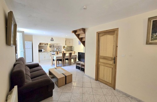 Campagnac-les-Quercy Cottage | Authentic Périgourdine House with Pool and Wifi