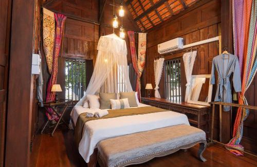 Nong Kae Villa | Authentic Thai Villa with Open-Air Living & Pool-Central-Huahin