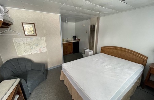 Au Train Hotel | Autrain Motel