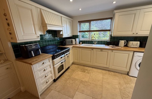 Muston Cottage | Autumn Cottage - Cosy Dog Friendly Cottage