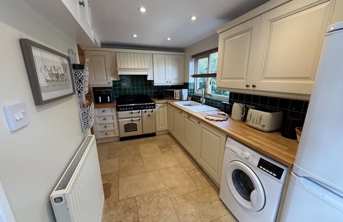 Muston Cottage | Autumn Cottage - Cosy Dog Friendly Cottage