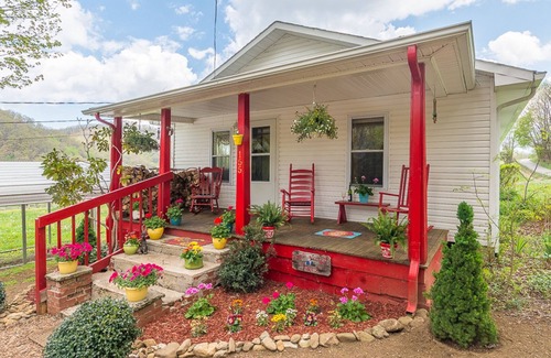 Roan Mountain Cottage | Autumn & Fall Colors at Cloudland Cottage in Beautiful Roan Mountain!