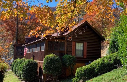 Lake Lure Cabin | Autumn Splendor Cabin walk Chimney Rock/Lake Lure